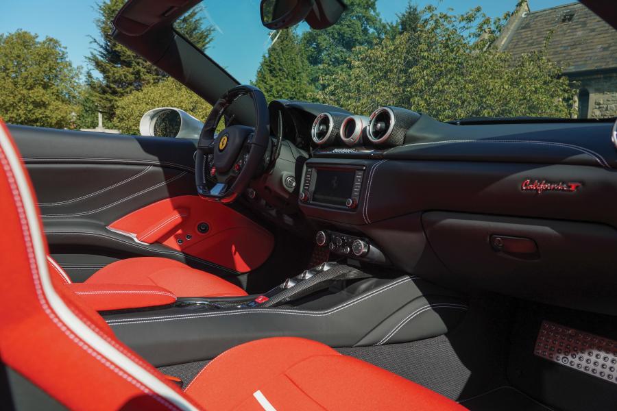 Интерьер Ferrari California T The Lucybelle (231547) 2018 года  (фото 24 из 29)